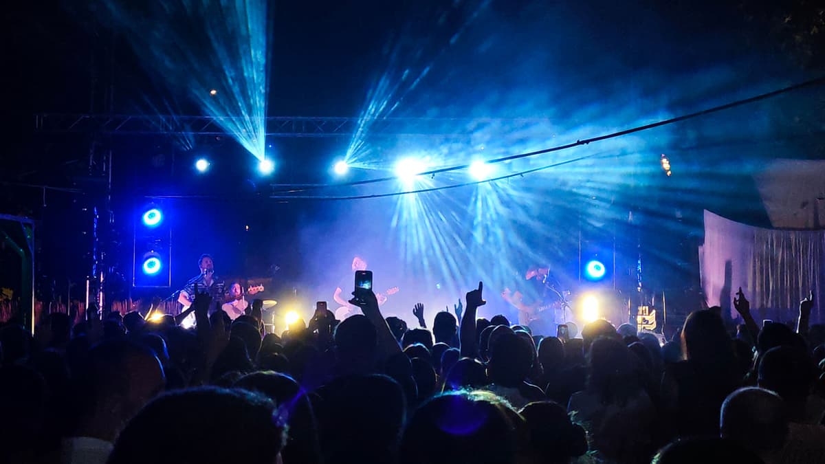 Discotecas Móviles DJs Sonido e iluminación profesional website