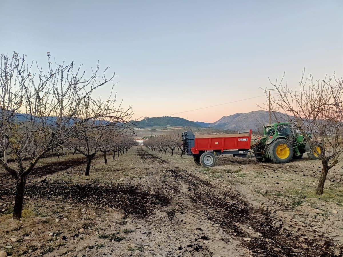 Servicios de Remolque Esparcidor Estiércol website