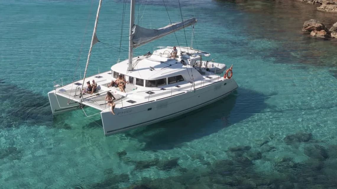 ALQUILER CATAMARAN PARA 10 PERSONAS IBIZA website