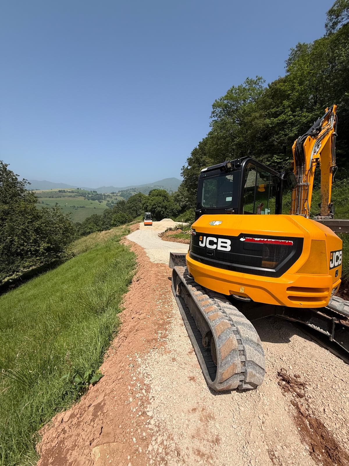 Servicios Forestales con maquinaria JCB en Cantabria website